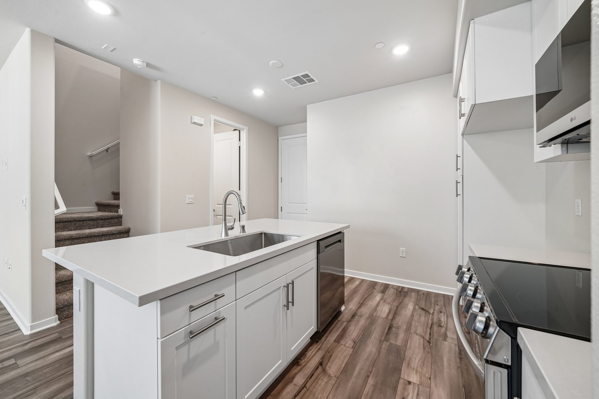A kitchen with white cabinets.
