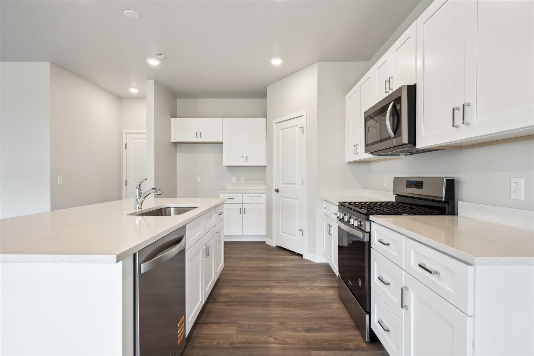 A kitchen with white cabinets.