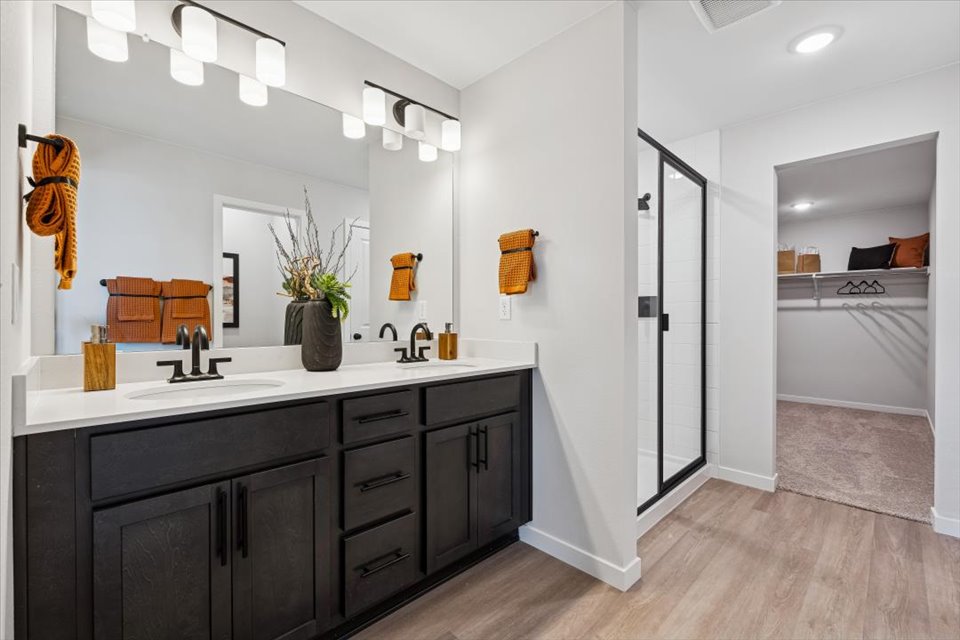 A bathroom with a sink and a mirror.