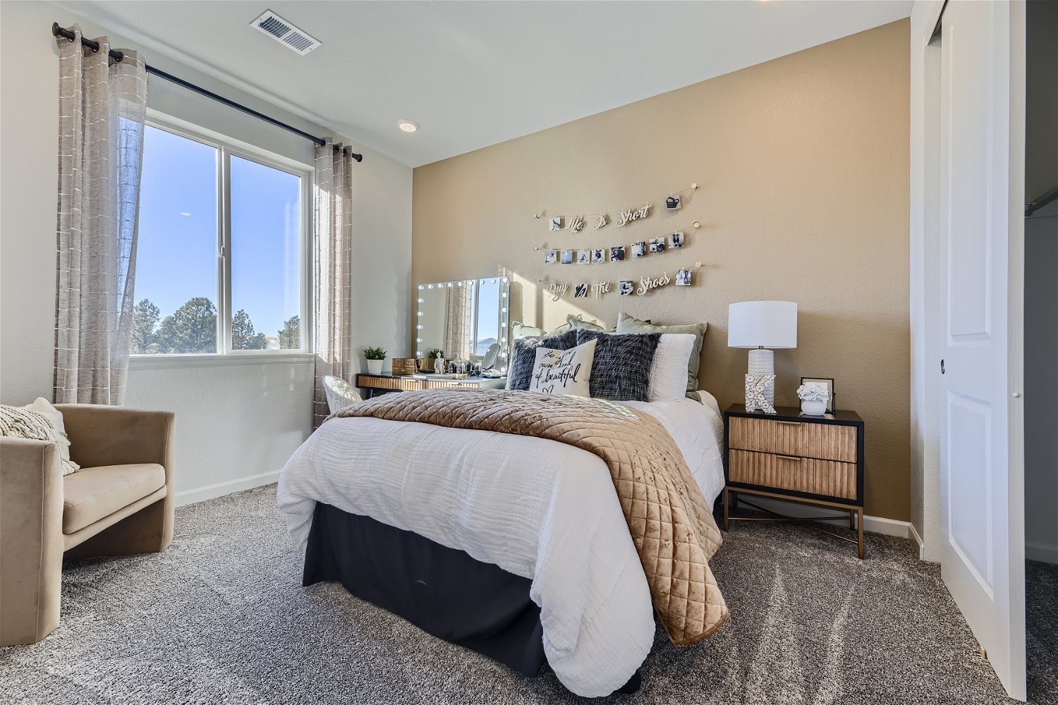 A bedroom with a large bed.