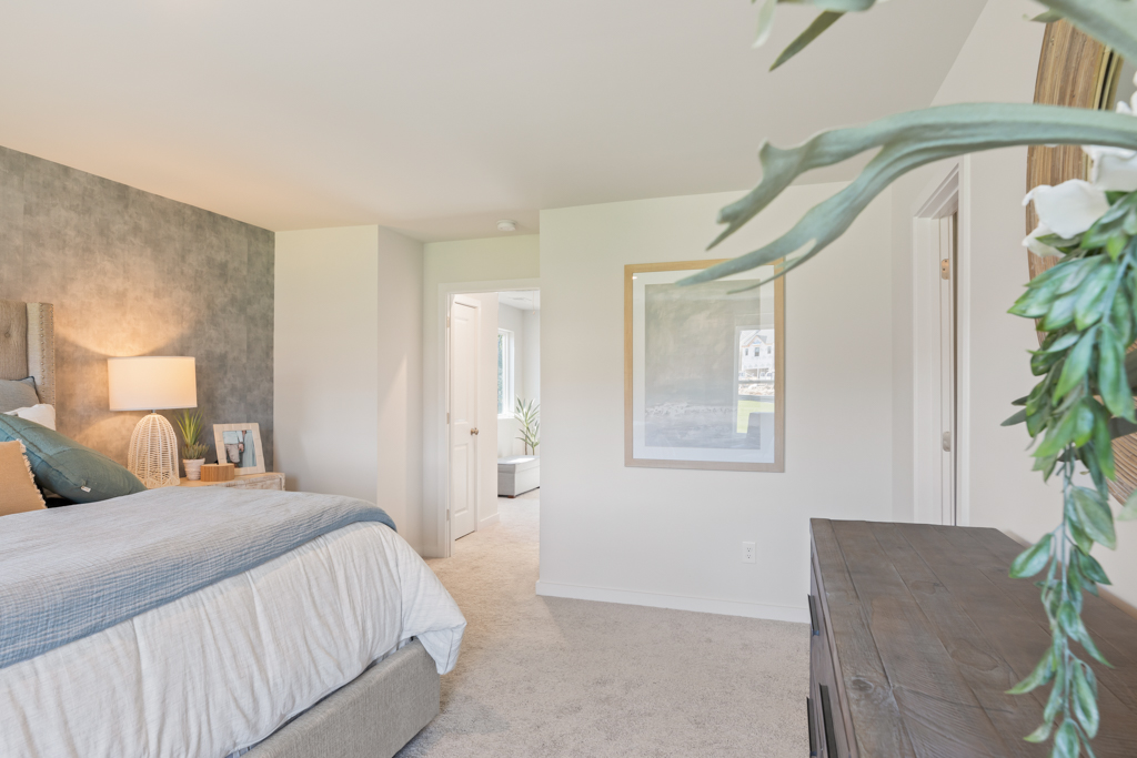 A bedroom with a bed and a desk.