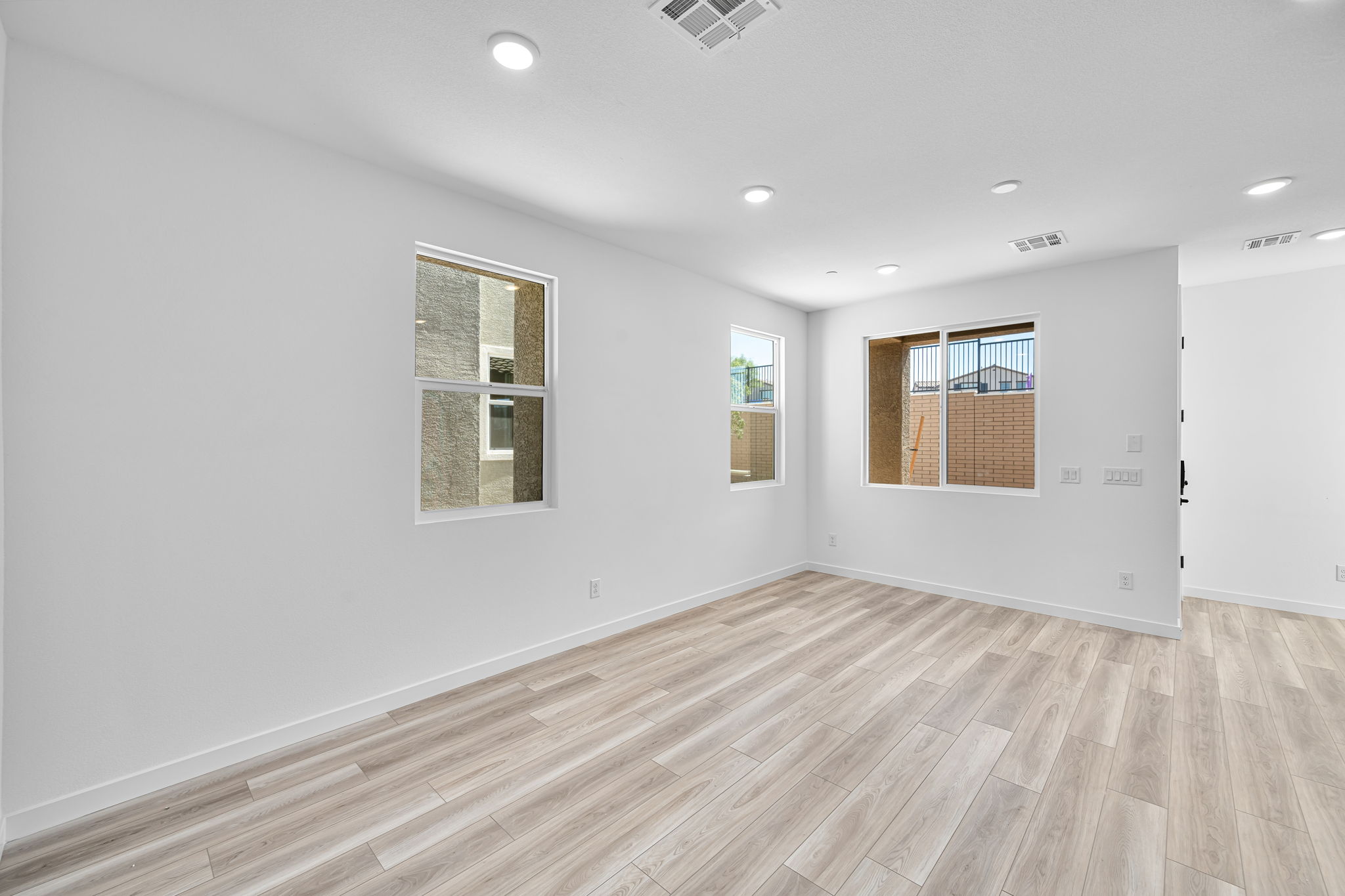 A room with a wood floor and windows.