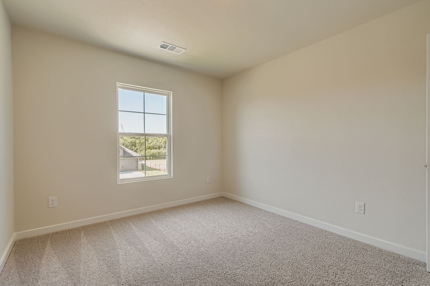 A room with a window and carpet.