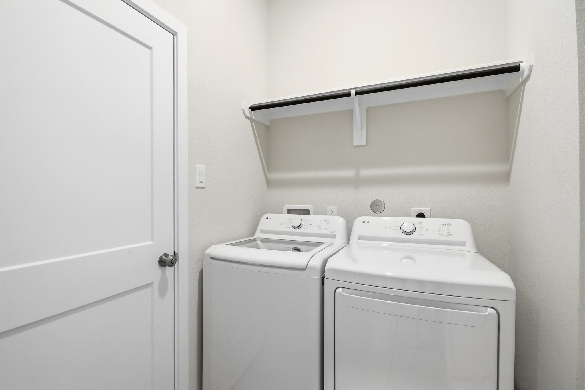 A washing machine in a room.