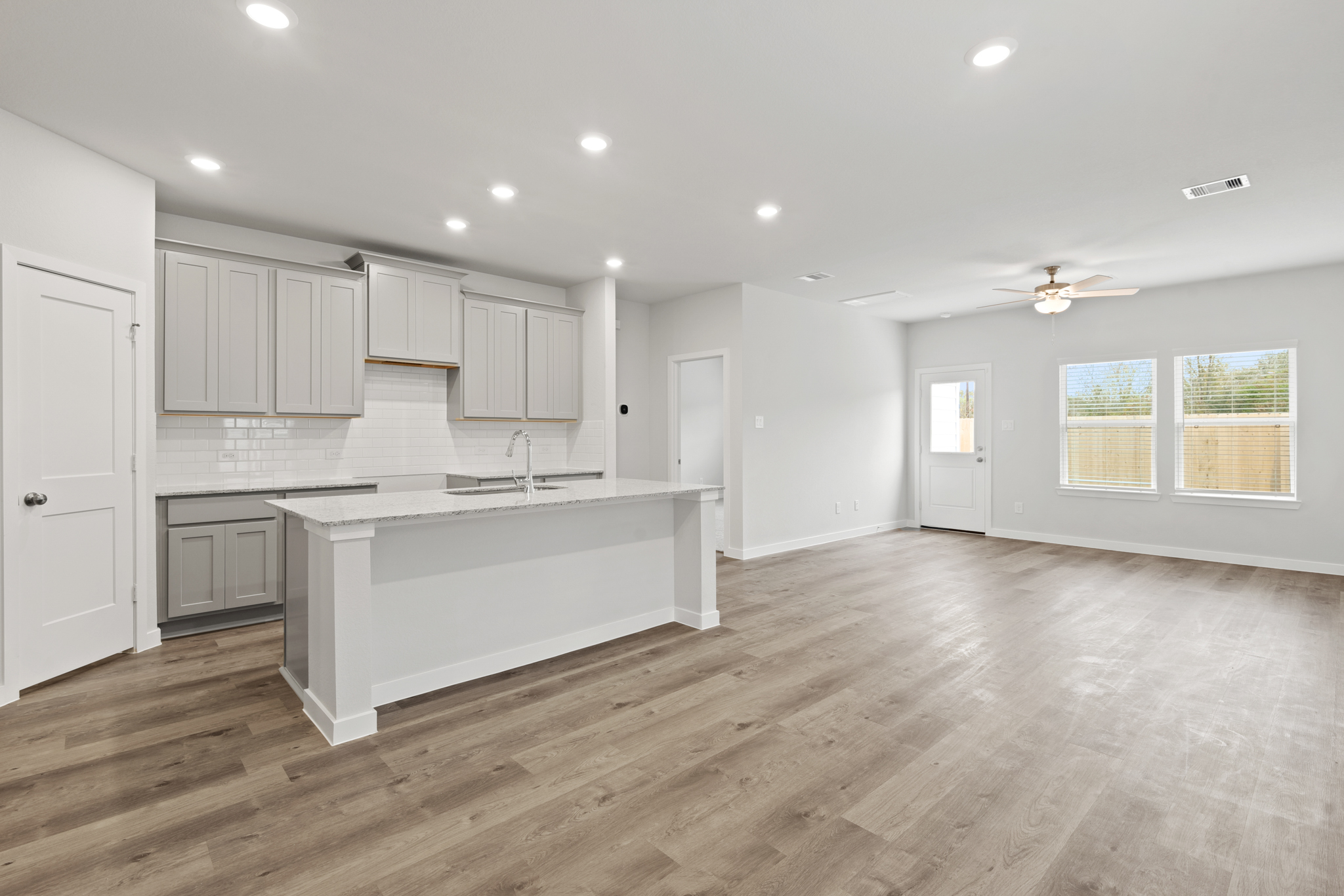 A kitchen with white cabinets.