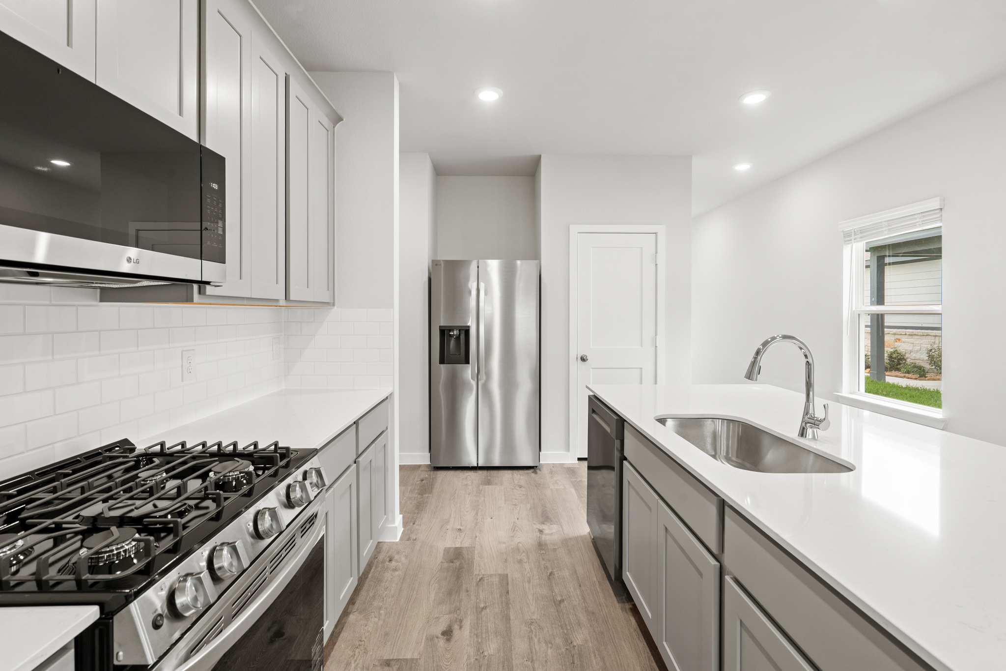 A kitchen with white cabinets.