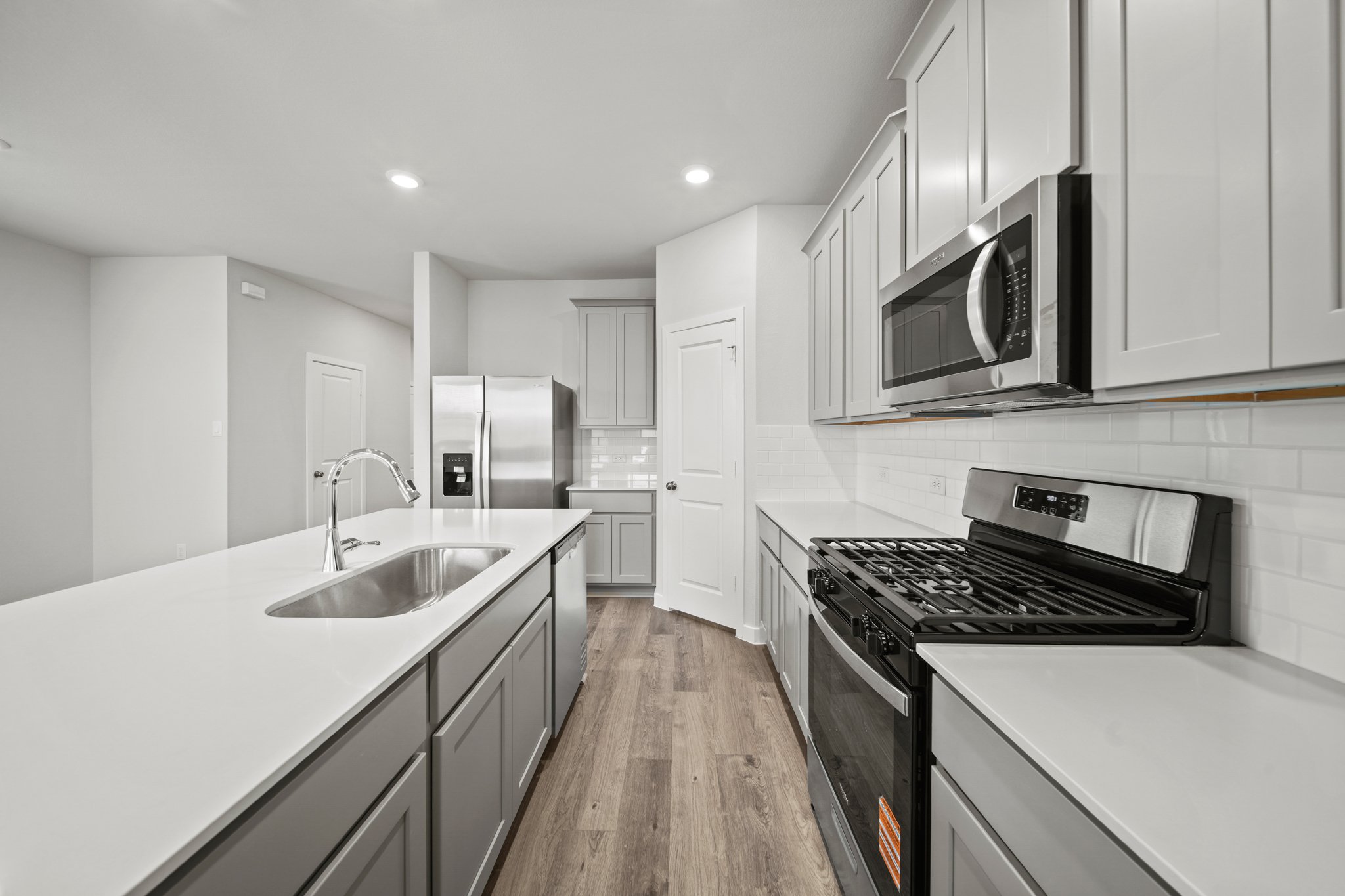 A kitchen with white cabinets.